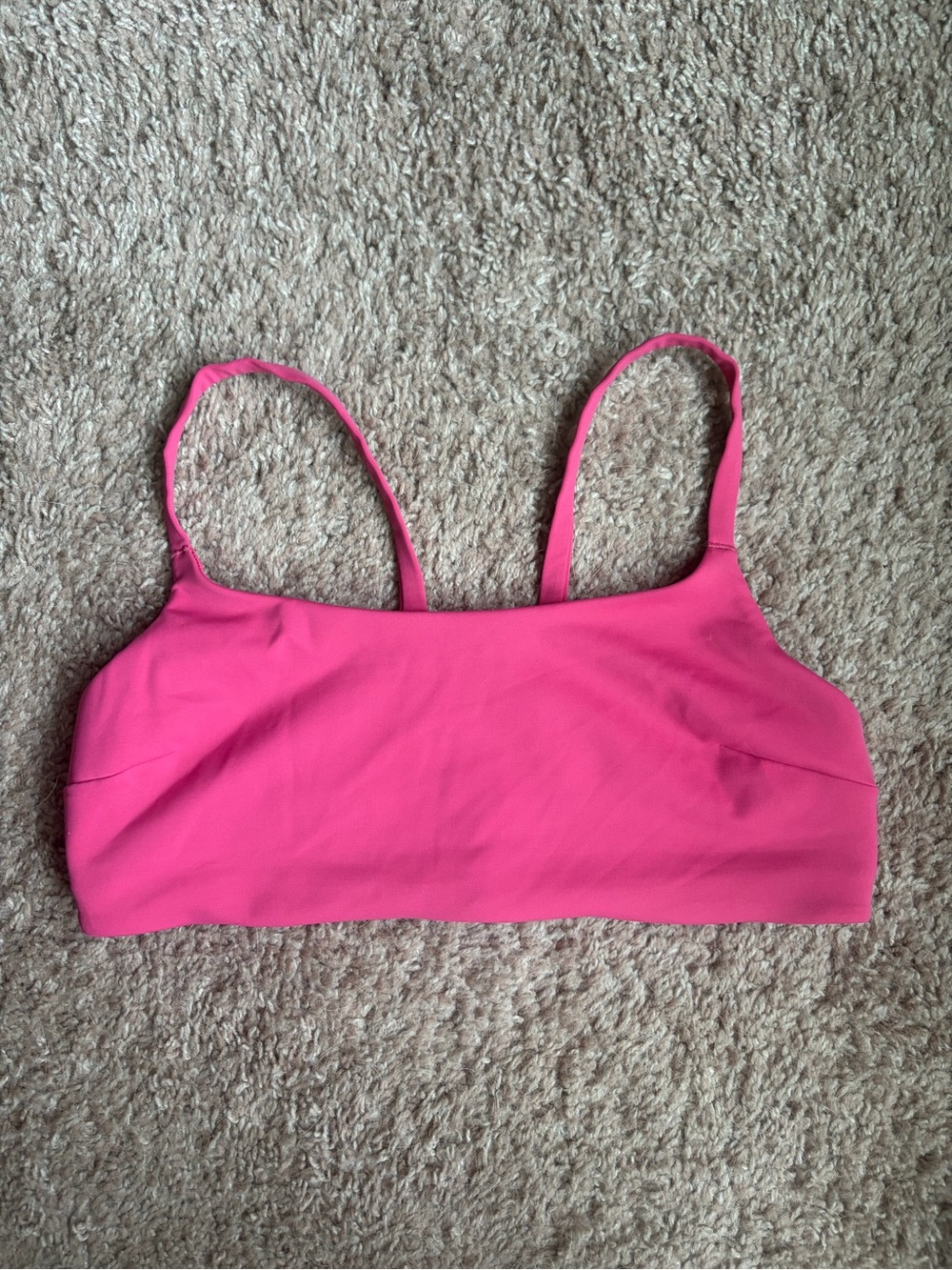 NWOT raspberry coulis wunder train strapping c/d sports bra